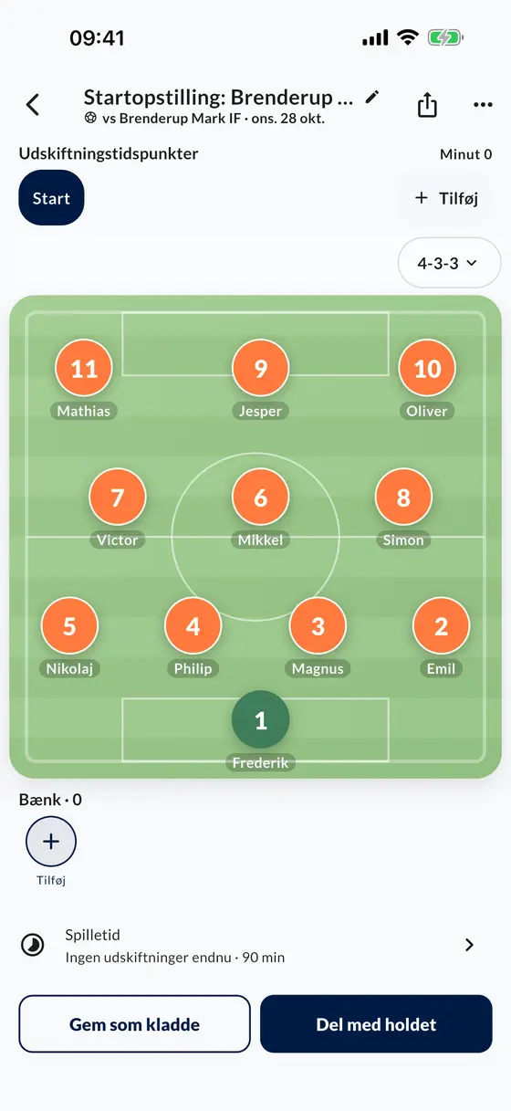 Opstillingen i appen: elleve spillere i en 4-3-3 på banen