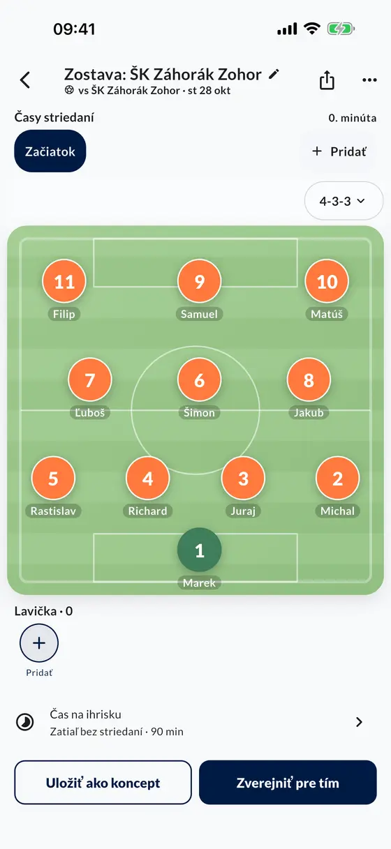Zostava v aplikácii: jedenásť hráčov v rozložení 4-3-3 na ihrisku